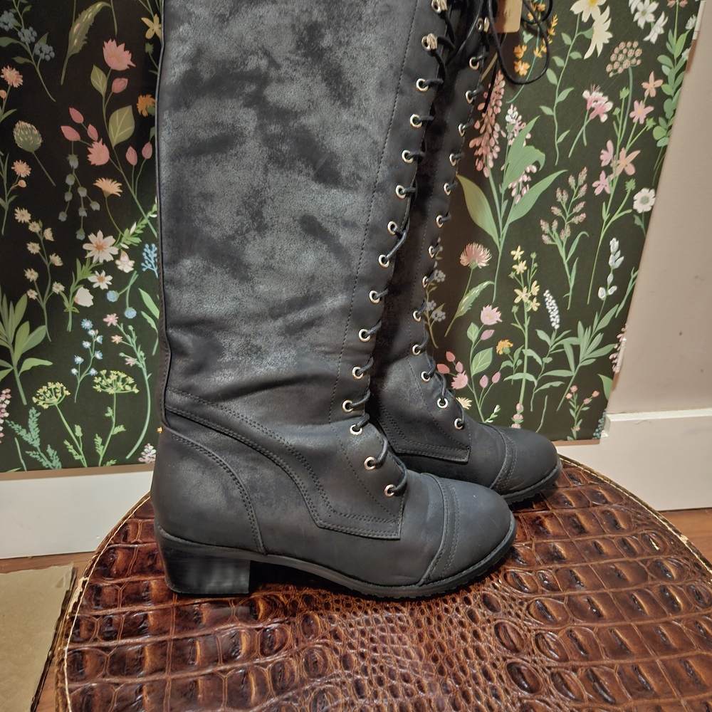 Stylish Black Lace-Up Women's Boots